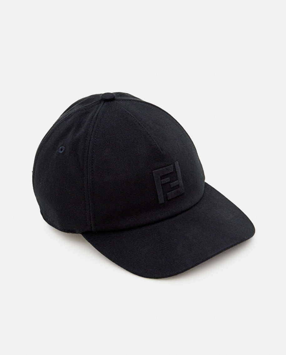 FENDI ながく ベースボールキャップ