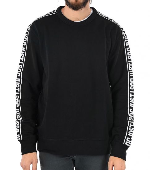 black round neck sweatshirt