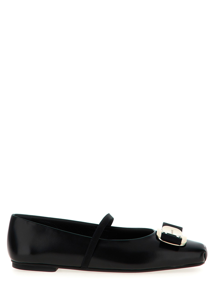 Ferragamo Black Zina Ballet Flats In Black