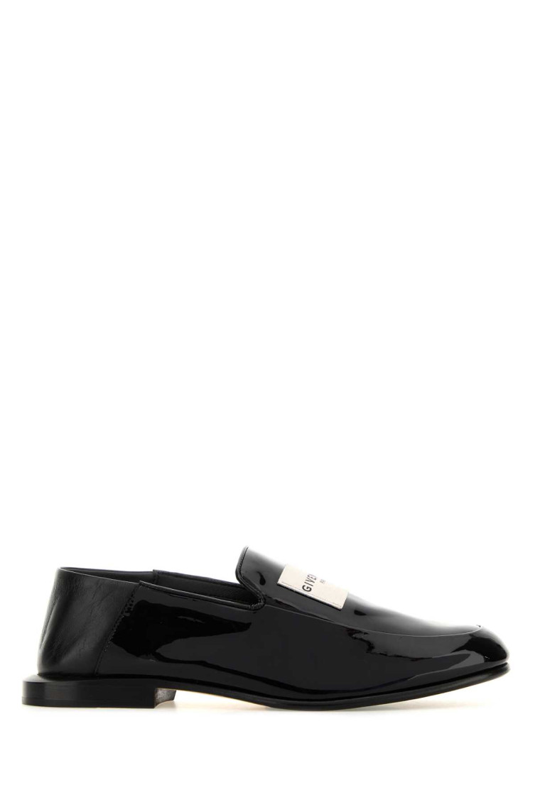 Givenchy Label Loafers In Patent Leather In Black