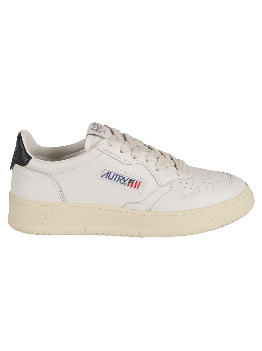 Autry Medalist White Low Top Sneakers With Contrasting Heel Tab In Leather Woman In White