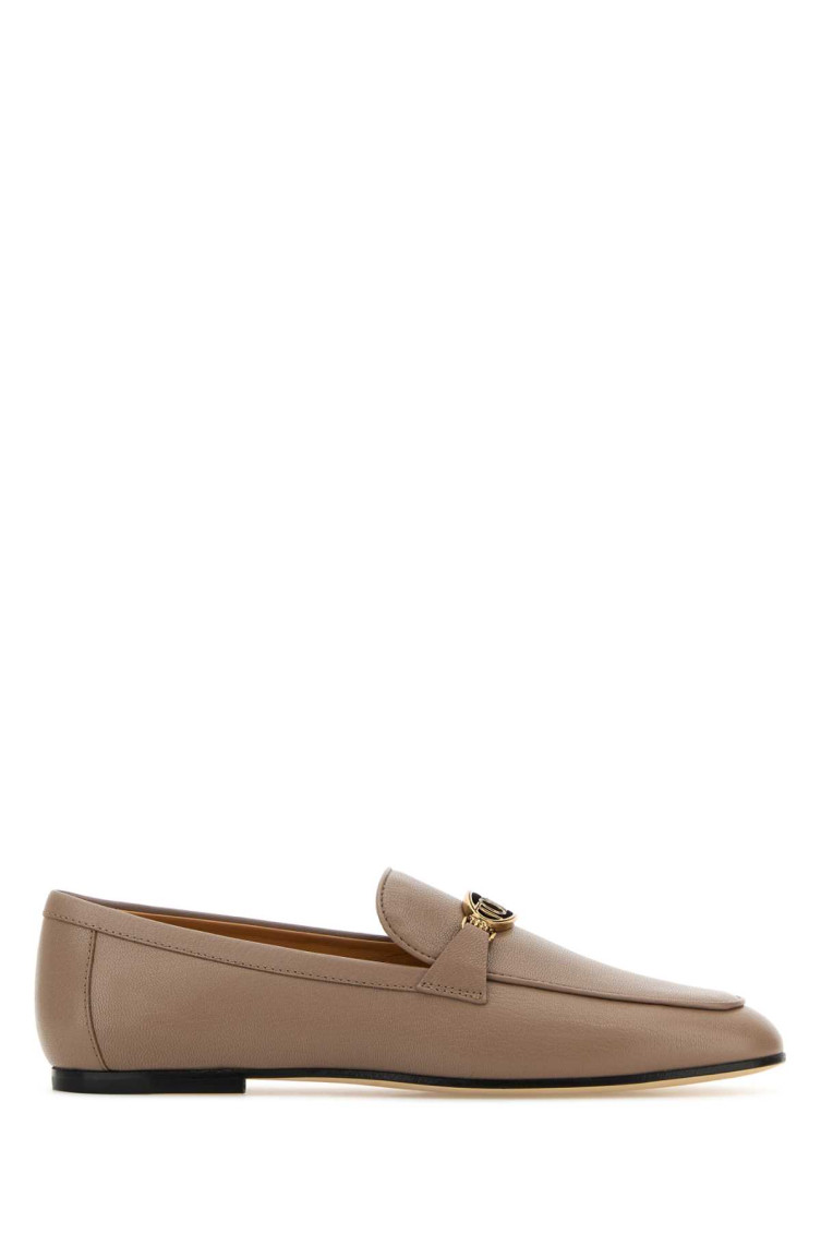 Tod's Classic Logo Plaque Leather Loafers For Women In Tan