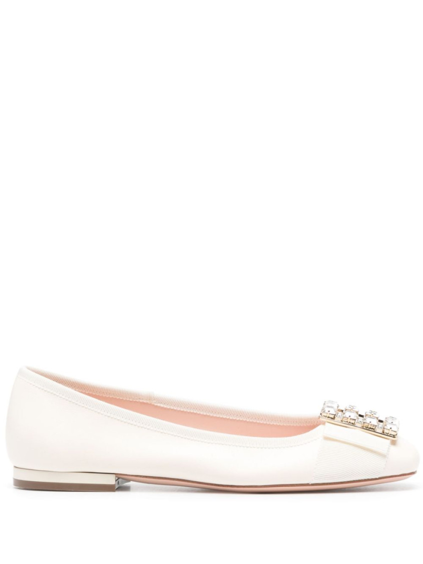 Roger Vivier Grommettine Bicolor Buckle Ballerina Flats In White