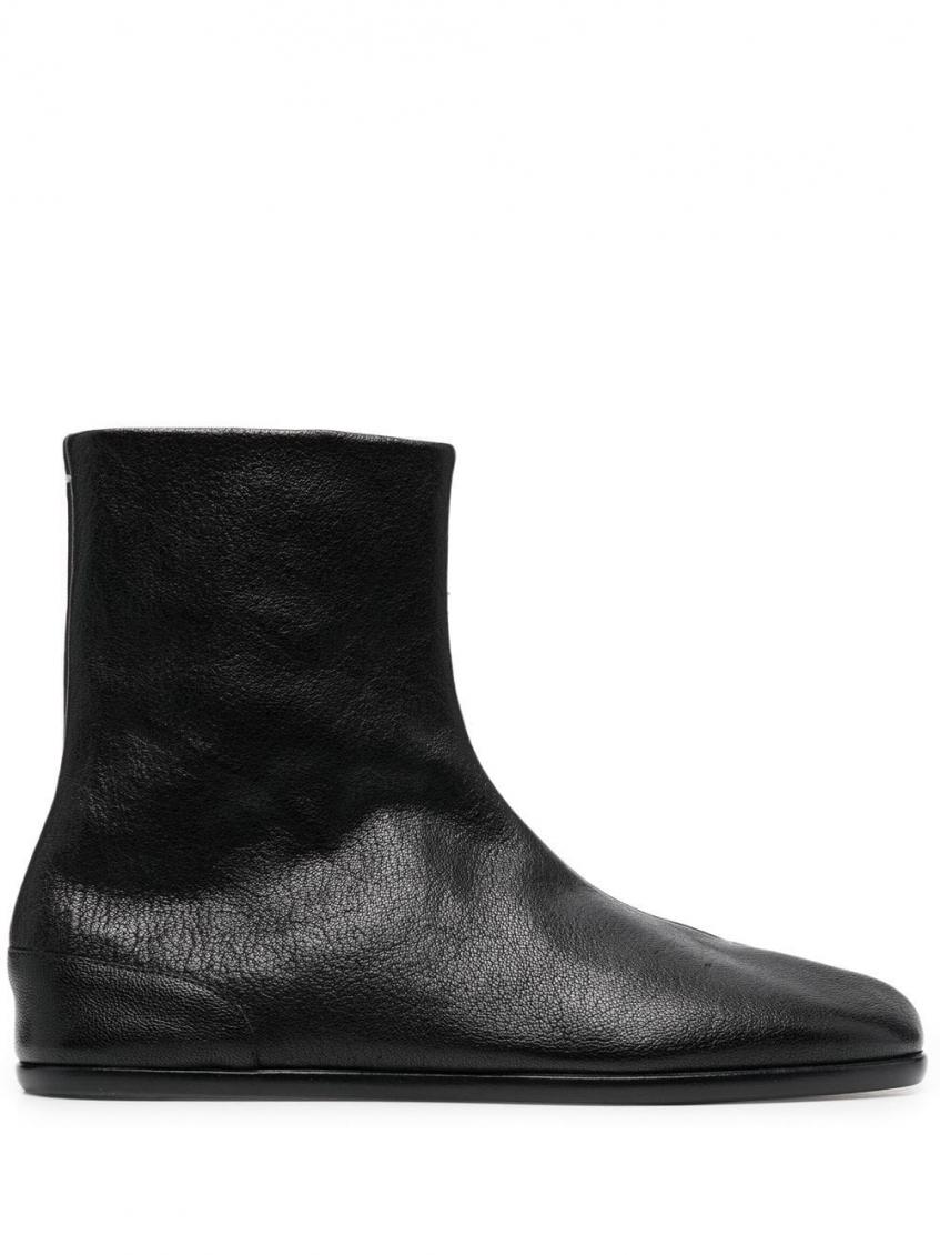 Maison Margiela Black Tabi Leather Ankle Boots In Black
