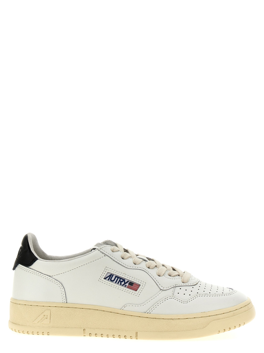 Autry Medalist Low White Sneakers With Contrasting Heel Tab In Leather Man In White