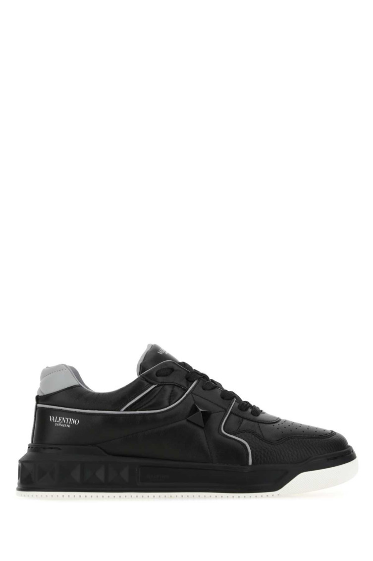 Valentino One Stud Low-top Sneakers In Black