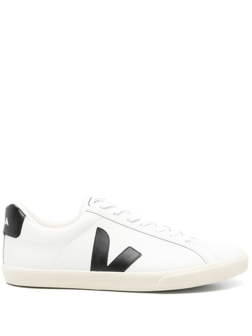 Veja Low Top Sneakers With Contrast Heel Tab In White