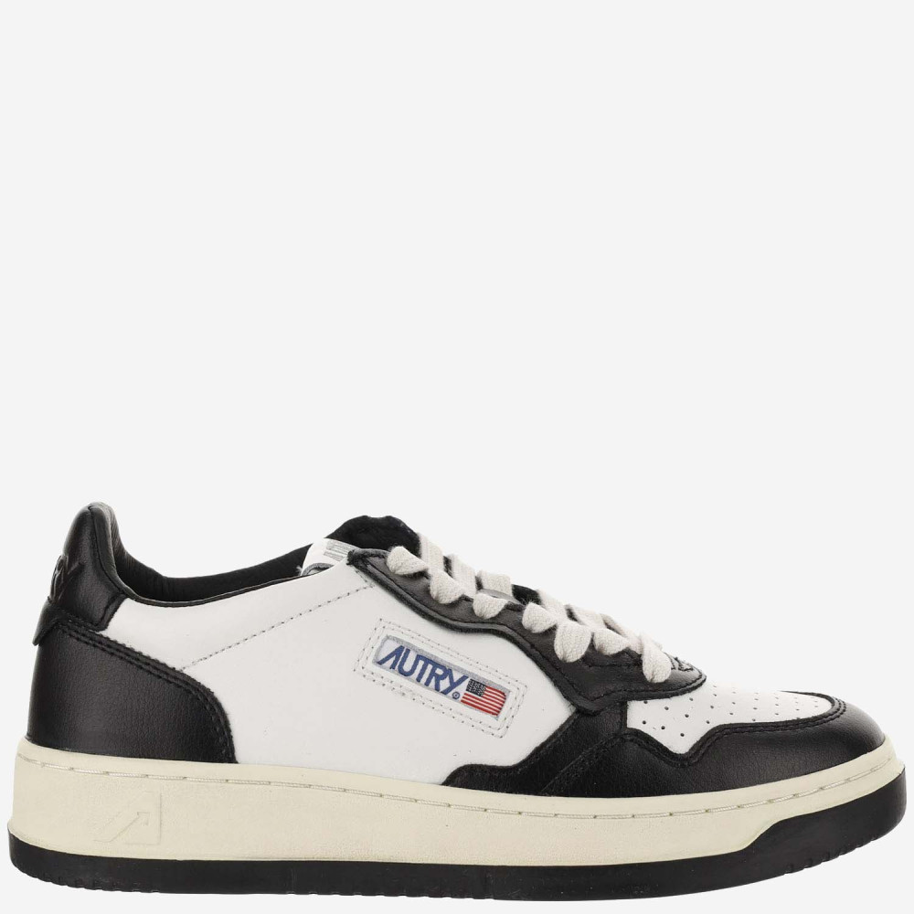 Autry Blackwhite Medalist Low Sneakers In Blackwhite