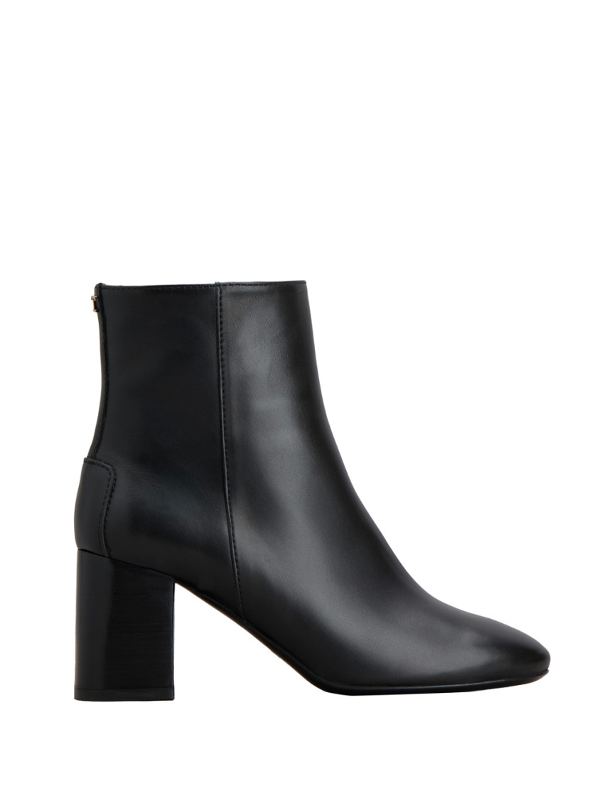 Tod's Leather Boots In Black