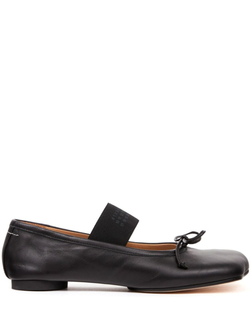 Maison Margiela Black Round Toe Ballet Flats In Black