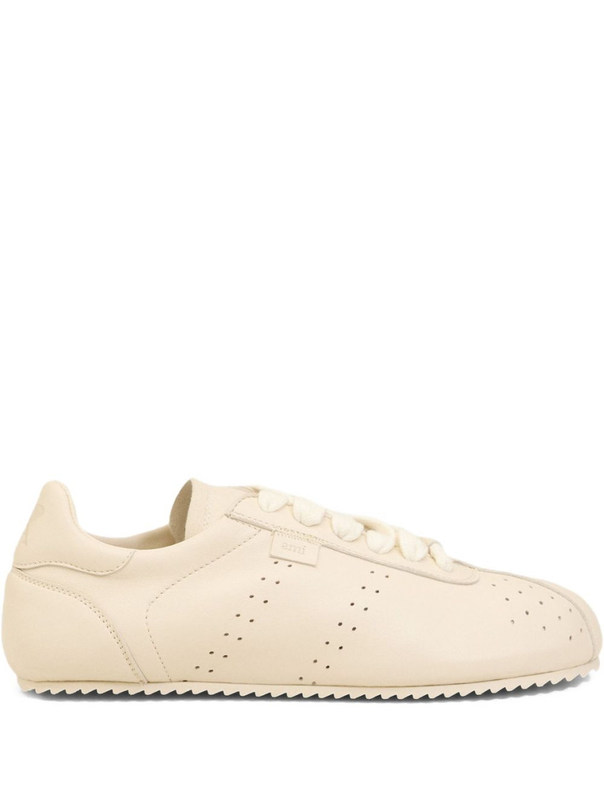 Ami Alexandre Mattiussi White Smooth Leather Low Top Step Sneakers White In Neutral