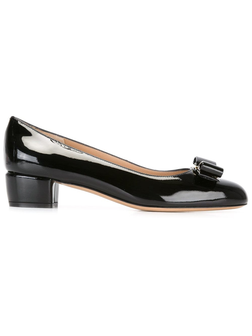 Ferragamo Vara Bow-embellished Patent-leather Pumps In Black